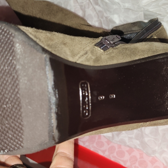 NIB Coach A7284 Suede Robynn Heeled Boots in Flint Goldtone Hardware Sz 9 $528 - Picture 8 of 9